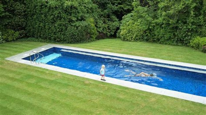 What are the things in swimming pool?